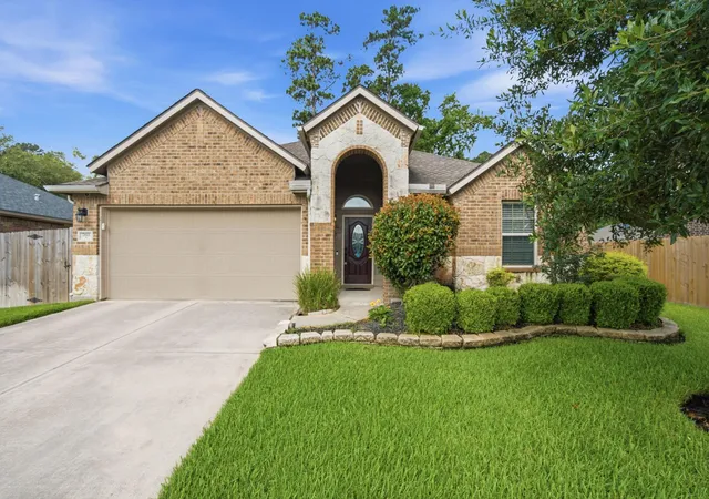Photo 2 of Single family home for sale at 7611 Willow School Dr, Spring, TX 77389 | MLS# 27992393 | Listing updated on 2026-09-12