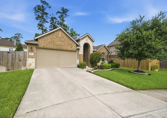 Photo 2 of Single family home for sale at 7611 Willow School Dr, Spring, TX 77389 | MLS# 27992393 | Listing updated on 2026-09-12