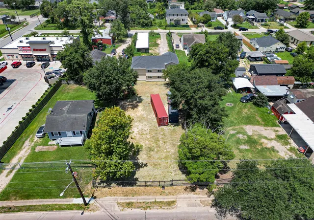 Photo 3 of Land for sale at 611 E Crosstimbers St, Houston, TX 77022 | MLS# 52954585 | Listing updated on 2026-09-20