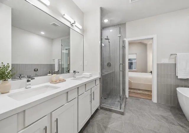 Photo 2 of Single family home for sale at 6346 Paddington Bnd Dr, Houston, TX 77008 | MLS# 93411557 | Listing updated on 2026-09-20