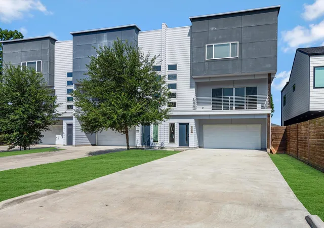 Photo 3 of Townhouse for sale at 219 Pheasant St #C, Houston, TX 77018 | MLS# 29681918 | Listing updated on 2026-09-20