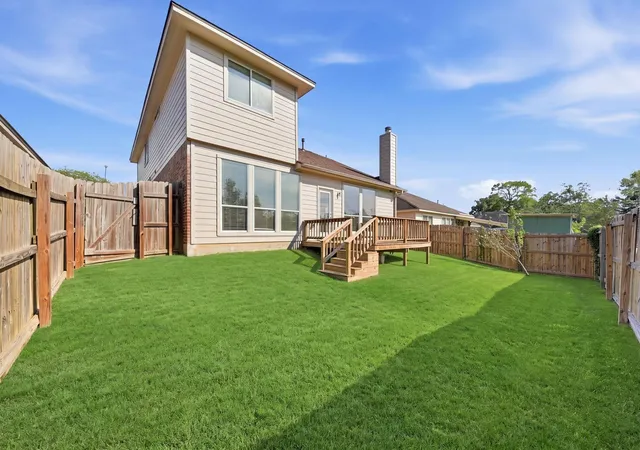 Photo 2 of Sale Pending at 1010 Oak Glen Dr, Willis, TX 77378 | MLS# 2346057 | Listing updated on 2026-09-12
