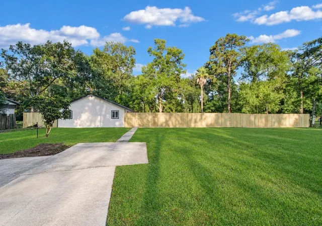 Photo 2 of Sale Pending at 16718 Charleston Dr, Splendora, TX 77372 | MLS# 20455171 | Listing updated on 2026-09-25