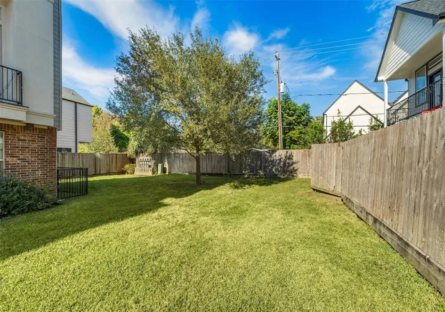 Photo 4 of Single family home for sale at 4003 Beacon Fisher Dr, Houston, TX 77018 | MLS# 8855584 | Listing updated on 2026-09-10