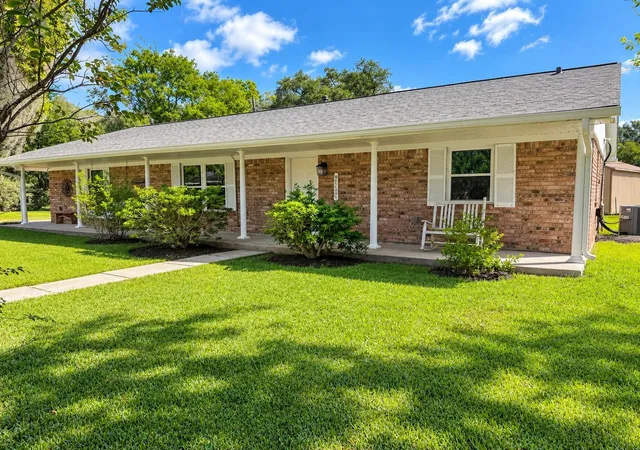 Photo 1 of Single family home for sale at 504 Edgewater St, Clute, TX 77531 | MLS# 93478246 | Listing updated on 2026-09-22