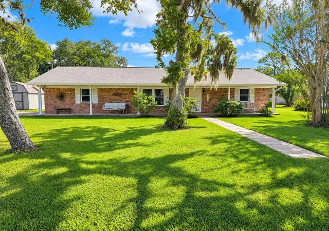 Photo 2 of Single family home for sale at 504 Edgewater St, Clute, TX 77531 | MLS# 93478246 | Listing updated on 2026-09-22