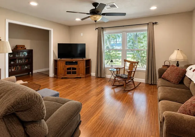 Photo 4 of Single family home for sale at 504 Edgewater St, Clute, TX 77531 | MLS# 93478246 | Listing updated on 2026-09-22