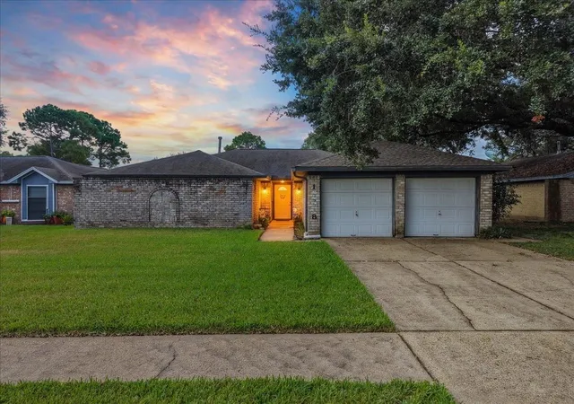 Photo 1 of Single family home for sale at 15718 Brookford Dr, Houston, TX 77059 | MLS# 78158967 | Listing updated on 2026-09-21