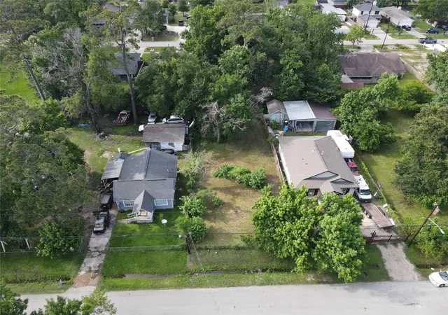 Photo 2 of Sale Pending at 8133 Gallahad St, Houston, TX 77078 | MLS# 18630396 | Listing updated on 2026-09-12