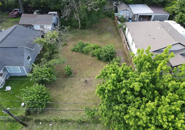Photo 3 of Sale Pending at 8133 Gallahad St, Houston, TX 77078 | MLS# 18630396 | Listing updated on 2026-09-12
