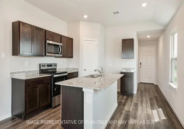 Photo 3 of Single family home for sale at 904 Lady Bird Ln, College Station, TX 77845 | MLS# 60302011 | Listing updated on 2026-09-17