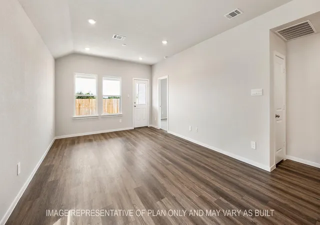 Photo 4 of Single family home for sale at 904 Lady Bird Ln, College Station, TX 77845 | MLS# 60302011 | Listing updated on 2026-09-17