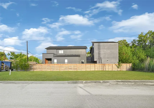 Photo 1 of Sale Pending at 2118 Sampson St, Houston, TX 77004 | MLS# 31205692 | Listing updated on 2026-09-22