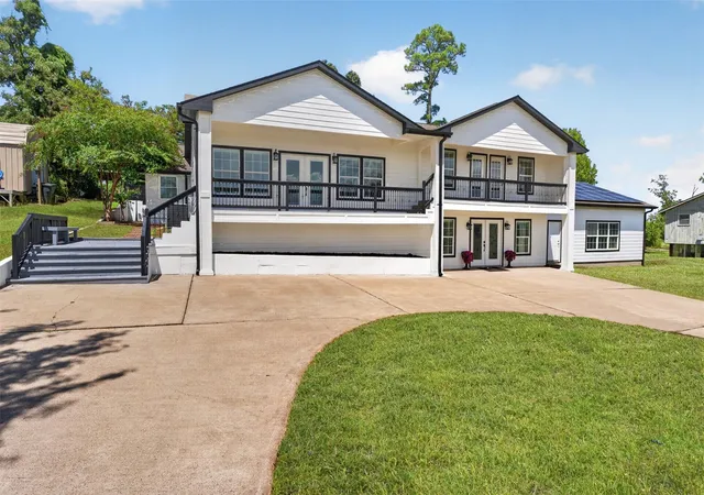 Photo 2 of Single family home for sale at 139 Laurel Cvs W, Onalaska, TX 77360 | MLS# 82703348 | Listing updated on 2026-09-18