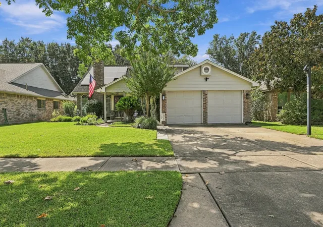 Photo 2 of Single family home for sale at 3319 Timber View Dr, Sugar Land, TX 77479 | MLS# 35664094 | Listing updated on 2026-09-19