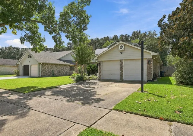 Photo 3 of Single family home for sale at 3319 Timber View Dr, Sugar Land, TX 77479 | MLS# 35664094 | Listing updated on 2026-09-19