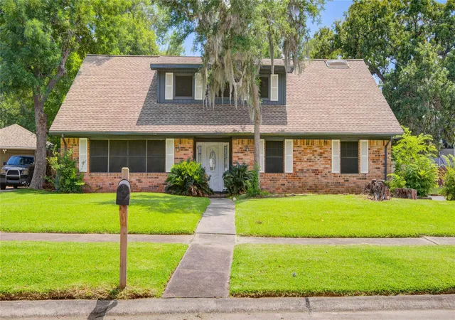 Photo 2 of Single family home for sale at 15702 Wandering Trl, Friendswood, TX 77546 | MLS# 86194468 | Listing updated on 2026-09-08