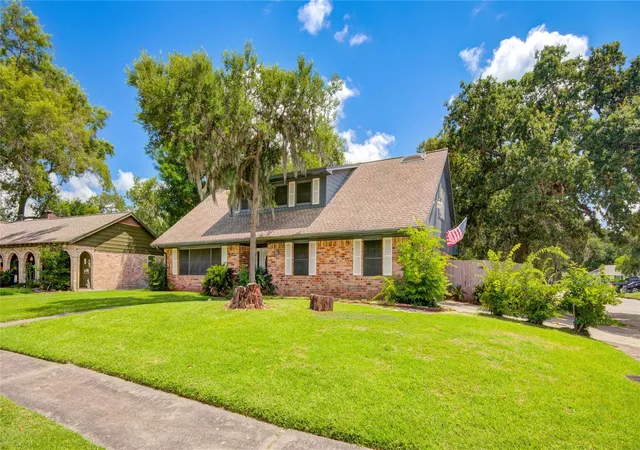 Photo 3 of Single family home for sale at 15702 Wandering Trl, Friendswood, TX 77546 | MLS# 86194468 | Listing updated on 2026-09-08
