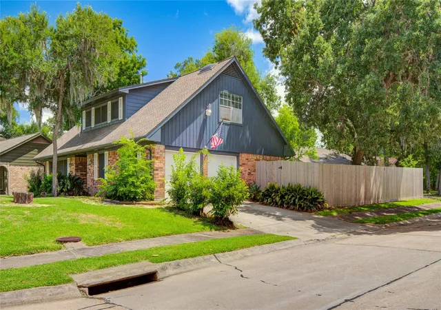 Photo 3 of Single family home for sale at 15702 Wandering Trl, Friendswood, TX 77546 | MLS# 86194468 | Listing updated on 2026-09-08