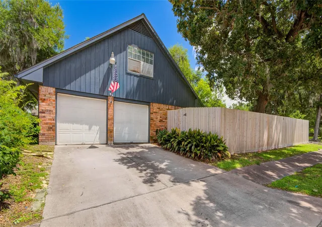 Photo 4 of Single family home for sale at 15702 Wandering Trl, Friendswood, TX 77546 | MLS# 86194468 | Listing updated on 2026-09-08