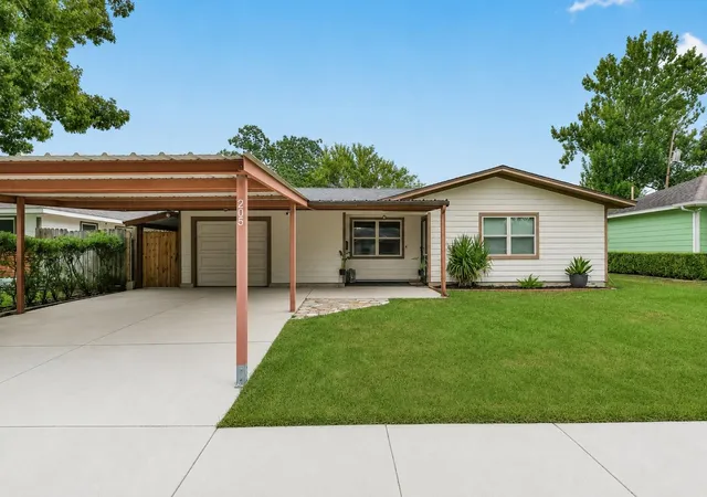 Photo 1 of Sale Pending at 205 Robin St, Deer Park, TX 77536 | MLS# 17680653 | Listing updated on 2026-09-17