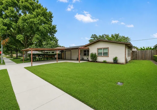 Photo 2 of Sale Pending at 205 Robin St, Deer Park, TX 77536 | MLS# 17680653 | Listing updated on 2026-09-17