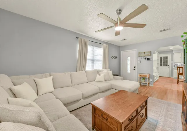 Photo 4 of Sale Pending at 205 Robin St, Deer Park, TX 77536 | MLS# 17680653 | Listing updated on 2026-09-17