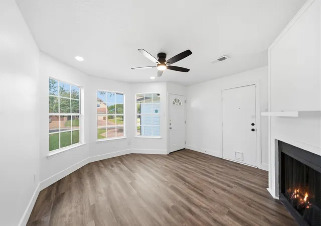 Photo 3 of Single family home for sale at 5820 Guadalupe Dr, Dickinson, TX 77539 | MLS# 2713045 | Listing updated on 2026-09-22