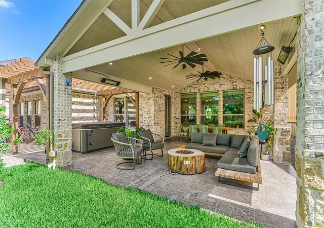 Photo 1 of Single family home for sale at 238 Bronze View Dr, Montgomery, TX 77316 | MLS# 11525432 | Listing updated on 2026-10-07