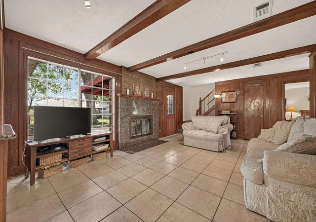 Photo 4 of Single family home for sale at 2025 Briar Ln, Richmond, TX 77469 | MLS# 32054832 | Listing updated on 2026-10-08