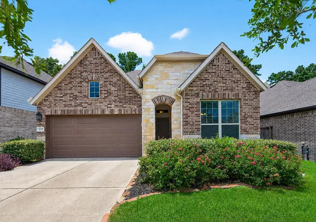 Photo 2 of Single family home for sale at 135 Winged Elm Ct, Willis, TX 77318 | MLS# 79183538 | Listing updated on 2026-09-11