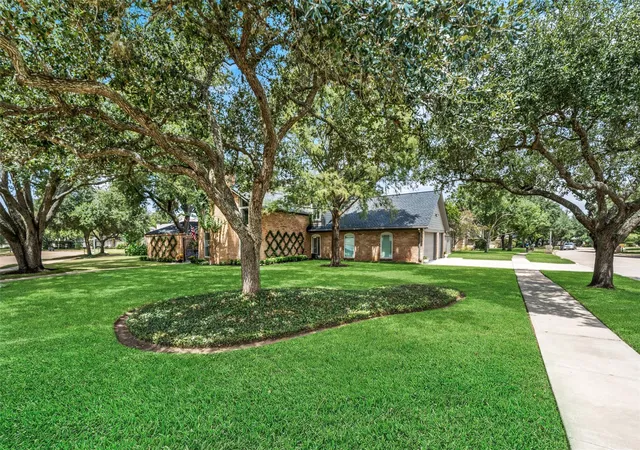 Photo 3 of Sale Pending at 2602 Williams Grant St, Sugar Land, TX 77479 | MLS# 64251589 | Listing updated on 2026-10-08