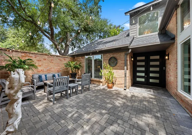 Photo 3 of Sale Pending at 2602 Williams Grant St, Sugar Land, TX 77479 | MLS# 64251589 | Listing updated on 2026-10-08