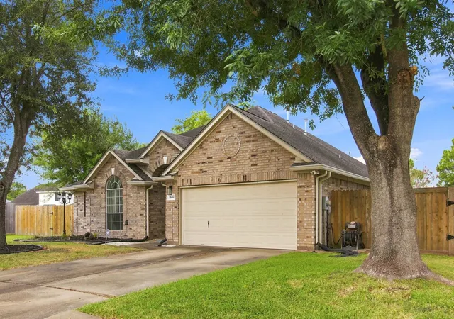 Photo 2 of Single family home for sale at 10414 Ray Brk Ln, Houston, TX 77089 | MLS# 42676185 | Listing updated on 2026-09-05