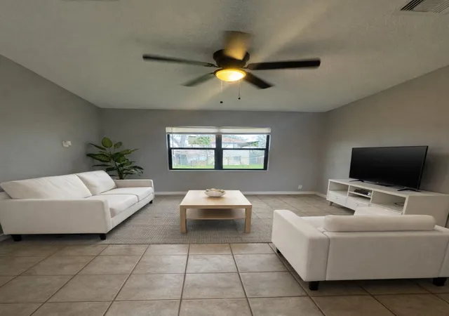 Photo 3 of Single family home for sale at 9033 Oak Knoll Ln, Houston, TX 77078 | MLS# 76983511 | Listing updated on 2026-09-17