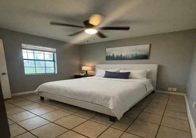 Photo 4 of Single family home for sale at 9033 Oak Knoll Ln, Houston, TX 77078 | MLS# 76983511 | Listing updated on 2026-09-17