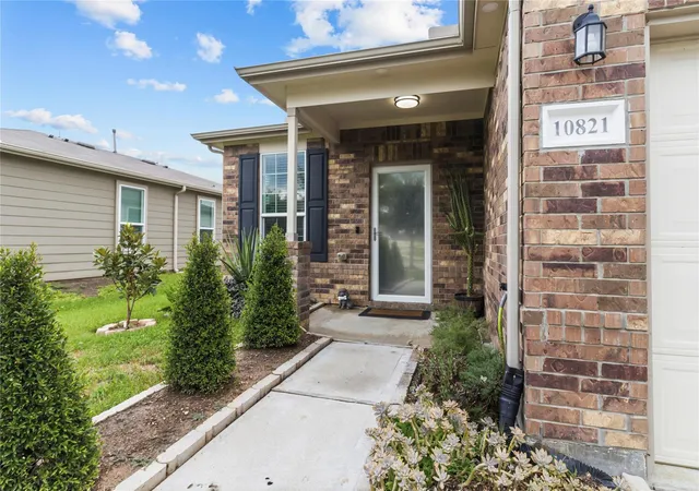 Photo 1 of Single family home for sale at 10821 Forbes Brk Dr, Houston, TX 77075 | MLS# 61395164 | Listing updated on 2026-09-08