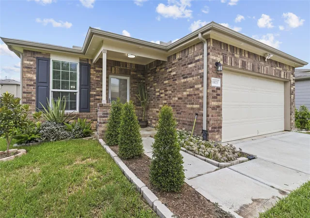 Photo 2 of Single family home for sale at 10821 Forbes Brk Dr, Houston, TX 77075 | MLS# 61395164 | Listing updated on 2026-09-08