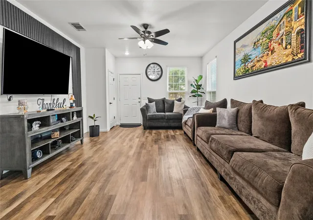 Photo 4 of Single family home for sale at 10821 Forbes Brk Dr, Houston, TX 77075 | MLS# 61395164 | Listing updated on 2026-09-08
