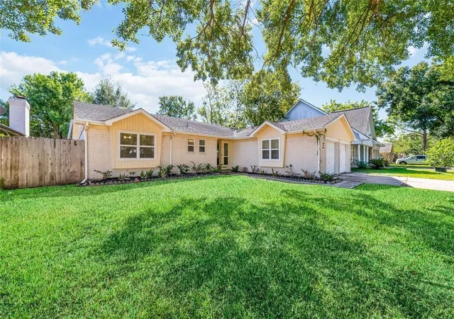 Single family home for sale at 11915 Sea Shore Dr, Houston, TX 77072 | MLS# 2582244