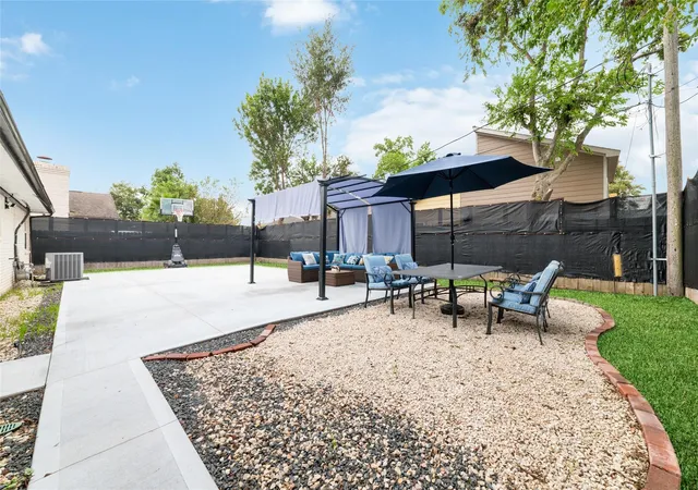 Photo 2 of Single family home for sale at 11915 Sea Shore Dr, Houston, TX 77072 | MLS# 2582244 | Listing updated on 2026-10-04