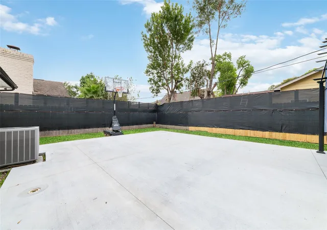 Photo 3 of Single family home for sale at 11915 Sea Shore Dr, Houston, TX 77072 | MLS# 2582244 | Listing updated on 2026-10-04