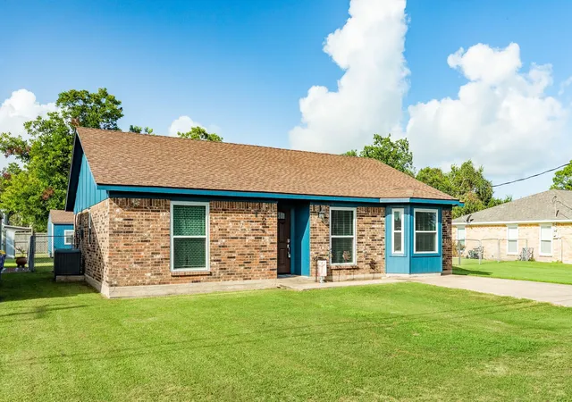 Photo 3 of Single family home for sale at 2118 Ave D, Danbury, TX 77534 | MLS# 37956153 | Listing updated on 2026-10-06