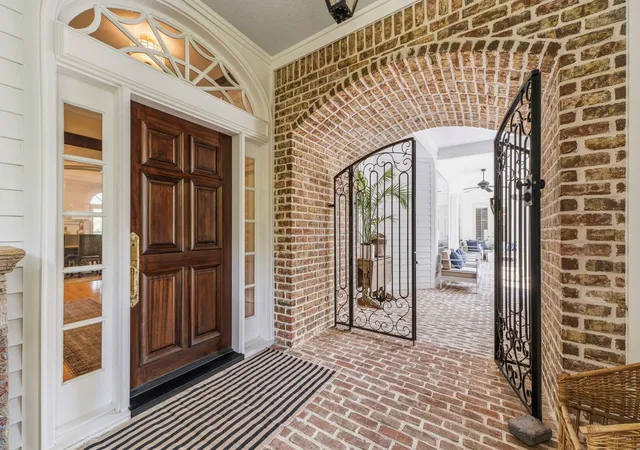 Photo 4 of Single family home for sale at 18 Dappled Sun Pl, Spring, TX 77381 | MLS# 29843970 | Listing updated on 2026-10-07