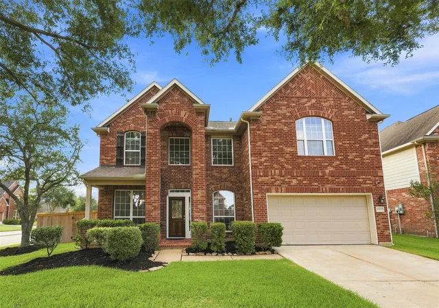 Photo 1 of Single family home for sale at 13107 Silhouette Bay Ct, Pearland, TX 77584 | MLS# 6290233 | Listing updated on 2026-09-20