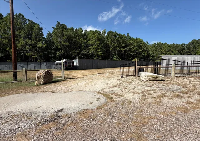 Photo 3 of Single family home for sale at 51 Creek Bnd Dr, Huntsville, TX 77320 | MLS# 36762033 | Listing updated on 2026-09-13