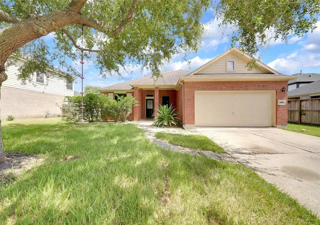 Photo 1 of Single family home for sale at 1009 Bay Area Blvd, League City, TX 77573 | MLS# 64146946 | Listing updated on 2026-09-28