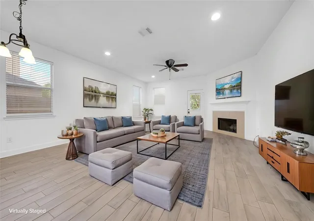 Photo 3 of Single family home for sale at 1009 Bay Area Blvd, League City, TX 77573 | MLS# 64146946 | Listing updated on 2026-09-28