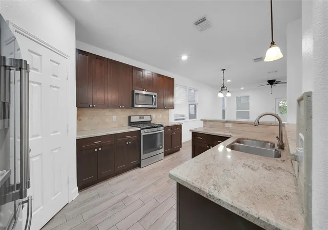 Photo 3 of Single family home for sale at 1009 Bay Area Blvd, League City, TX 77573 | MLS# 64146946 | Listing updated on 2026-09-28