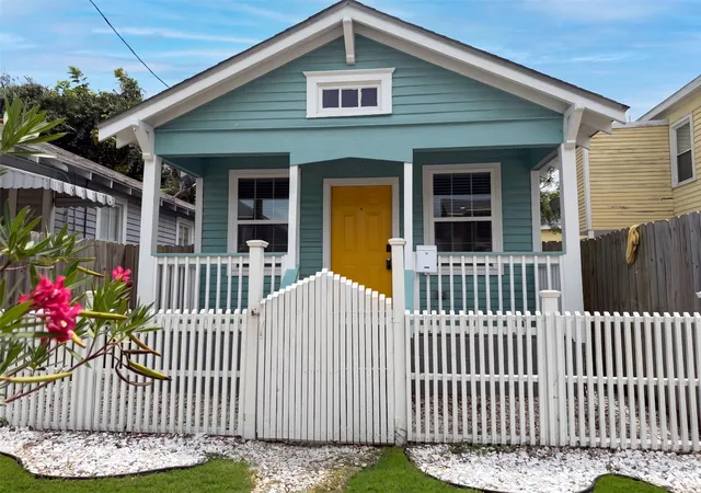 Photo 1 of Sale Pending at 2819 Ave K, Galveston, TX 77550 | MLS# 13032833 | Listing updated on 2026-09-16